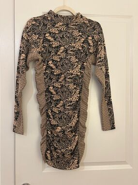 Women's Black & Beige Patterned Long Sleeve Ruched Dress